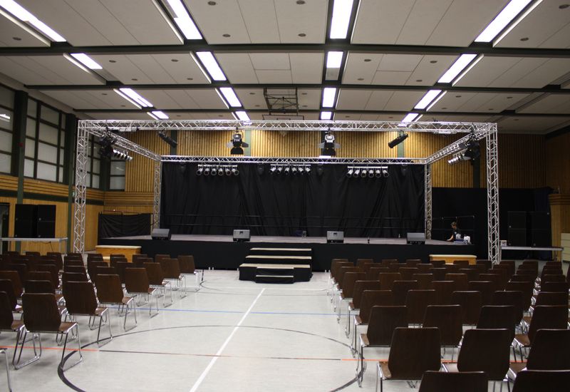 Die 150 Quadratmeter große Bühne bei der Tanzgala des SV Grafenwöhr.