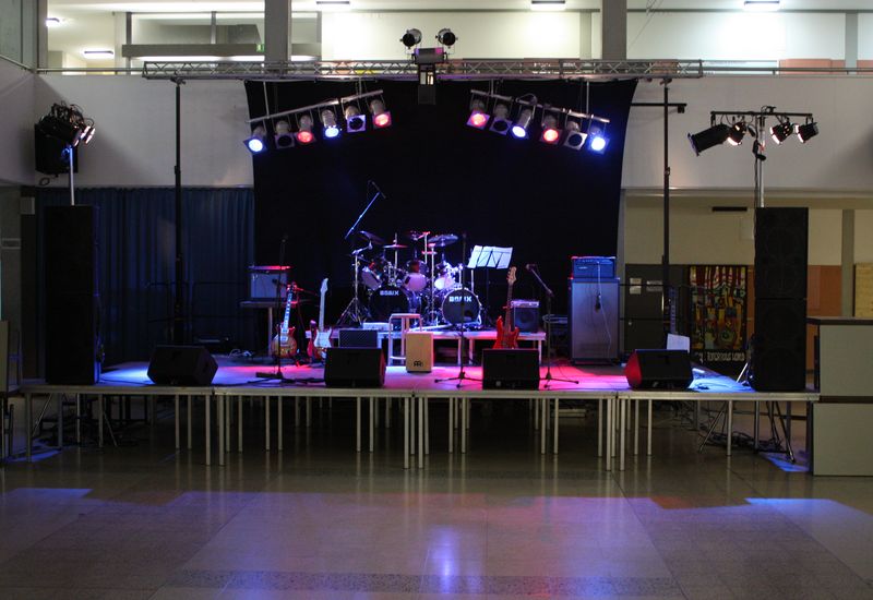 Die Bühne der Open Stage Night im Gymnasium Eschenbach.