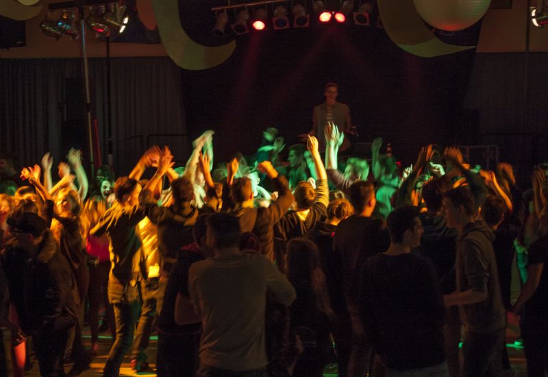 Partystimmung garantiert: Die Open Stage Night im Gymnasium Eschenbach ist immer ein voller Erfolg.