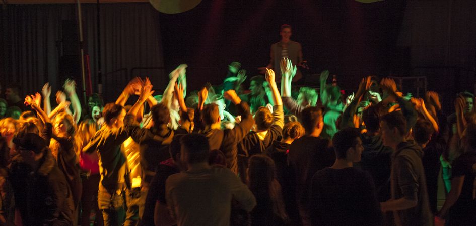 Partystimmung garantiert: Die Open Stage Night im Gymnasium Eschenbach ist immer ein voller Erfolg.