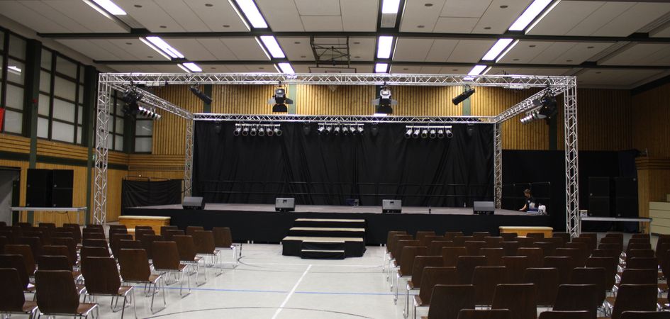 Die 150 Quadratmeter große Bühne bei der Tanzgala des SV Grafenwöhr.